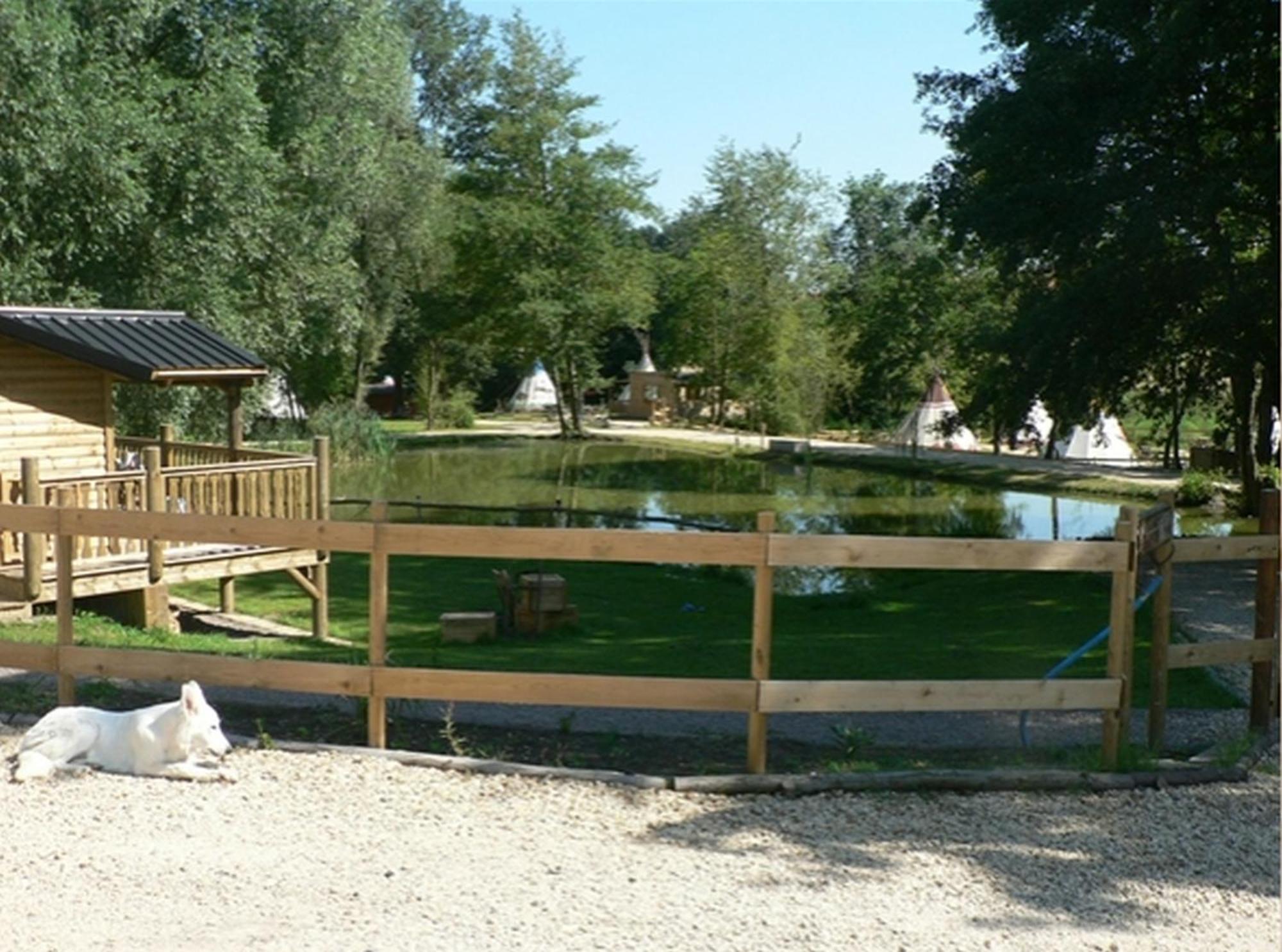 Etangs Du Moulin Hotel Suzy Ngoại thất bức ảnh